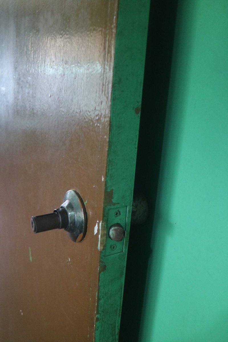 ABSCBNNews's tweet photo. LOOK: Broken door knob and strike plate in Ka Randy Echanis' apartment show that there was forced entry in his home, according to Anakpawis. 

This refutes police claim that Echanis voluntarily opened the door or knew his killers. 

(Photos: Anakpawis) | @JervisManahan https://t.co/1Y2Npcergq