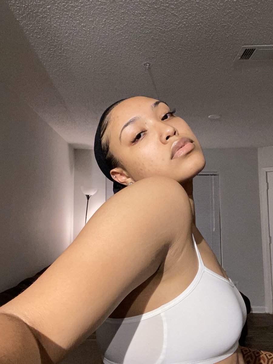 Overatedjoy's tweet image. I’d like to think I’m worth looking at without a filter🤷🏽‍♀️though I feel more comfortable with the filters....I cannot lie😂😂