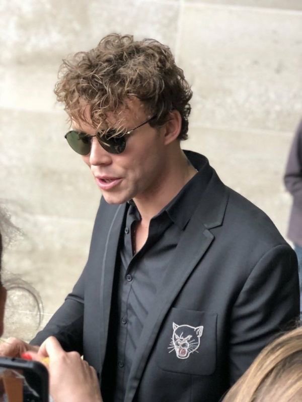 Agent Ashton F. Irwin - second in command - super professional but has a fun side - wants to be team leader one day