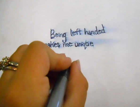 JMSWHS96's tweet image. wait really??? 🥰🥰🥰🥰 happy left handers day to the left handers! 

we're always been discriminated but we never give up halfway and complete it till the end ♥

#LeftHandersDay