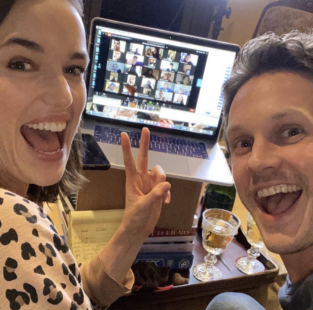 📸| zacharyburrabel: “What an amazing tribute to the <a href="/marvel/">Marvel Entertainment</a>.agentsofshield series finale - 1000 fans in Zoom on <a href="/lil_henstridge/">Elizabeth Henstridge</a> live #onceanagentalwaysanagent”