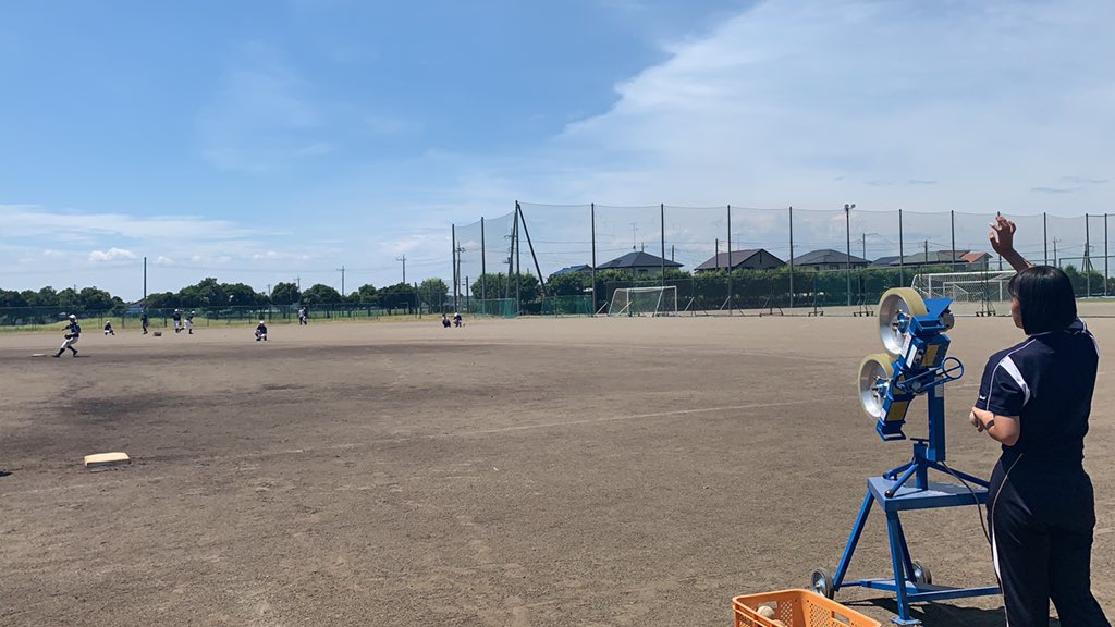 V9dt8GNsySS4a2I's tweet photo. 伊奈高校野球部は3日間のお盆休みを挟んで練習を再開しました！先週末の中央高校との練習試合では計6人の投手が登板し、また複数のポジションを経験しました！今週末は連戦となるので、暑い中ですが全員野球で頑張ります！ちなみに今年も毎日プールを設置していて熱中症対策は万全です！ https://t.co/YlHztrcTbM
