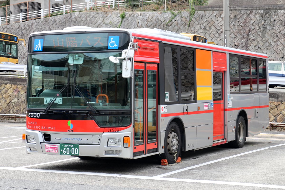 お盆にお休みの方もお仕事の方もみなさまに、当社で人気の6000系電車 お盆にお休みの方もお仕事の方もみなさまに、当社で人気の6000系電車