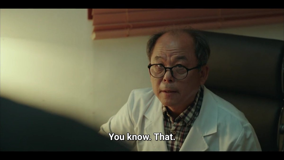 daheeverse's tweet photo. So after he got discharged in ok psychiatric hospital, he became a doctor and as usual, HE KNOWS EVERYTHING 🤣

#FlowerofEvil #FlowerofEvilEp5 https://t.co/BYUaLsY8Vv