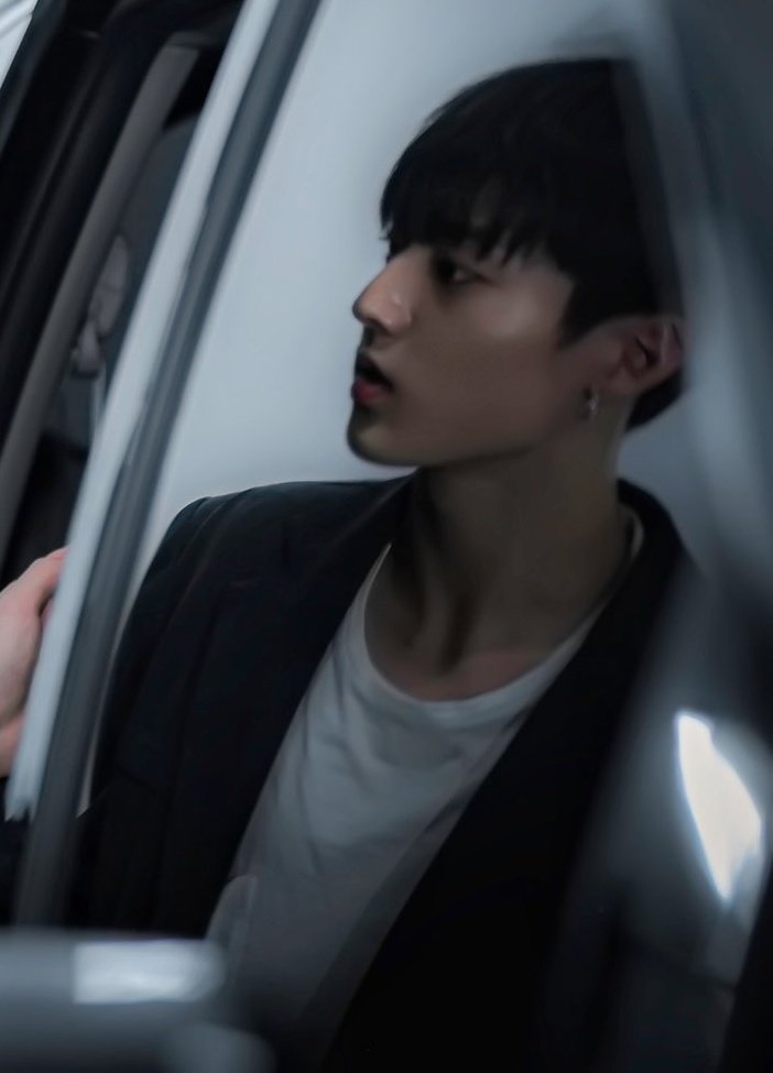 azhleyze's tweet photo. หล่อยันเงามันเป็นแบบนี้นี่เอง https://t.co/o5utPkyXjv