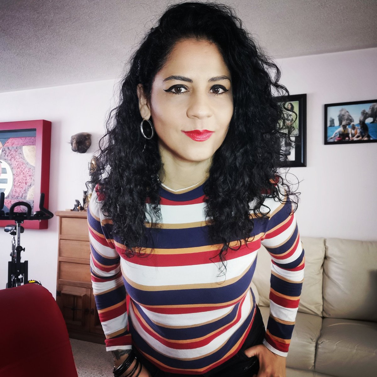 RUTHMILCA's tweet photo. @ruthmilca
Les gusta mi blusa de "Pepe el toro"? 🤣 Salud!
.
#ruthmilca #conductorarock #mexicanwoman #mexicana #comunicologa #curlsgirls #thelema #selfie #rayas https://t.co/rLGXqDAxGh