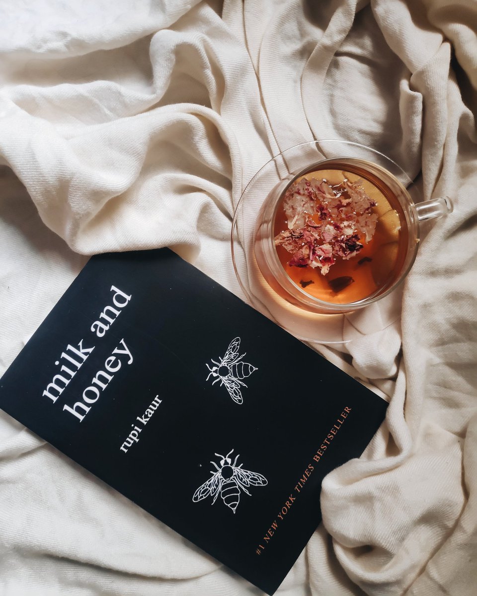 pakhiii_'s tweet photo. One page in morning and one in night before going to sleep, thats how i prescribe this ☕ #milkandhoney #BookTwitter https://t.co/43D4z778hb