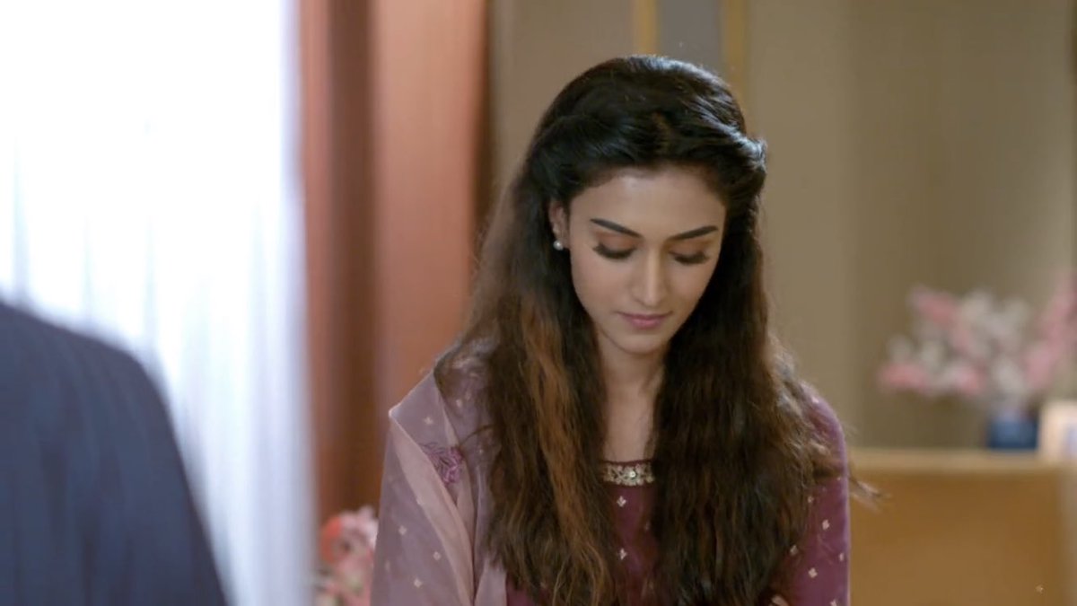 Bajaj asked  #Prerna how she knows that he has forgotten the passport.  #Prerna said that she has been living with him for the past 8 yrs&aware of it.Bajaj said that at times he does that intentionally to check whether she remembers #PreRish #EricaFernandes #KasautiiZindagiikay