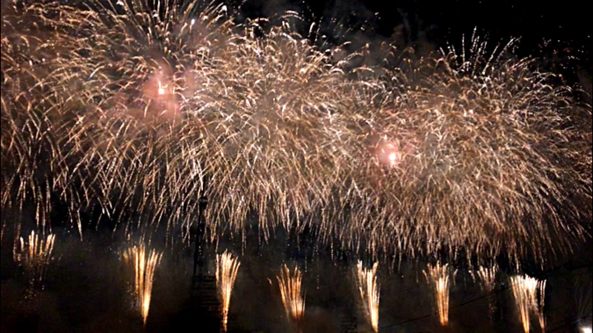 obitamania's tweet photo. 例年通りであれば、今日は花火大会でした🎆今年は残念ながら中止ですが、昨年の写真をお裾分け✌︎('ω')✌︎
熱中症に気をつけましょう🏄‍♀️ https://t.co/0gbygF5y7k