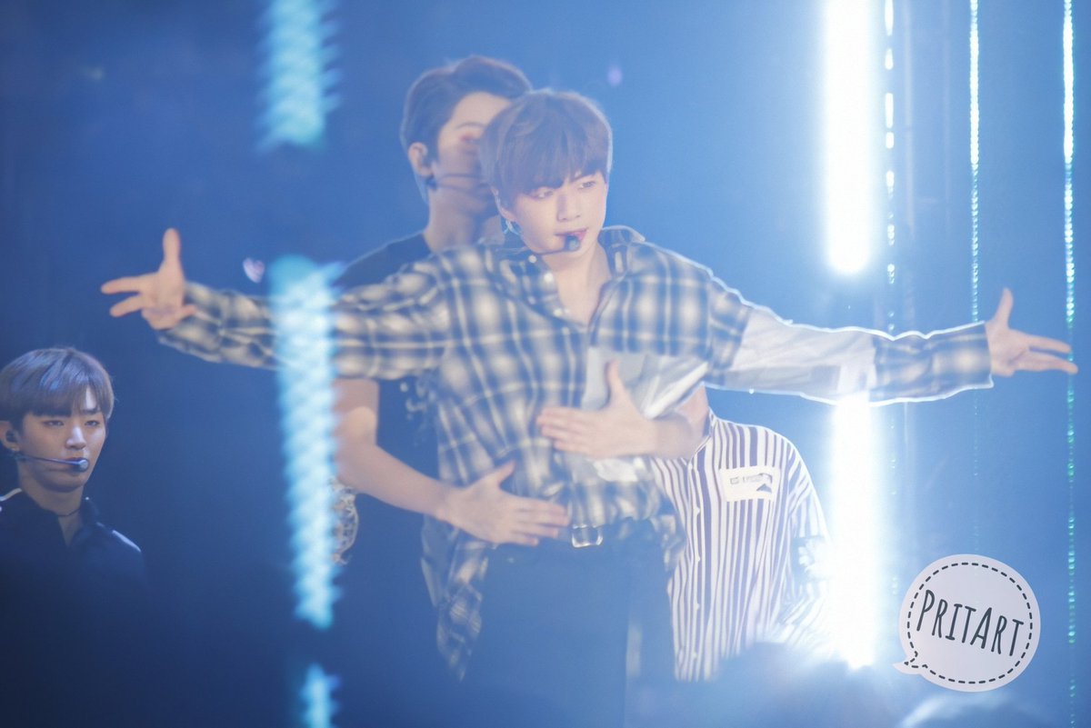jae_qyu's tweet photo. Back to 2017... 
#WannaOne #BOF2017 https://t.co/6pGxxOUvwq