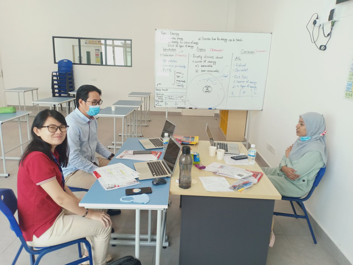 helpcpd's tweet photo. #CIATL candidates planning for their microteaching session. Putting into practice what they have learnt the last few days #cambridgelearning @TCyngier @PremzCuriositi1 @BoeyEvelyn @YvonnePek https://t.co/fd7zExgGfo