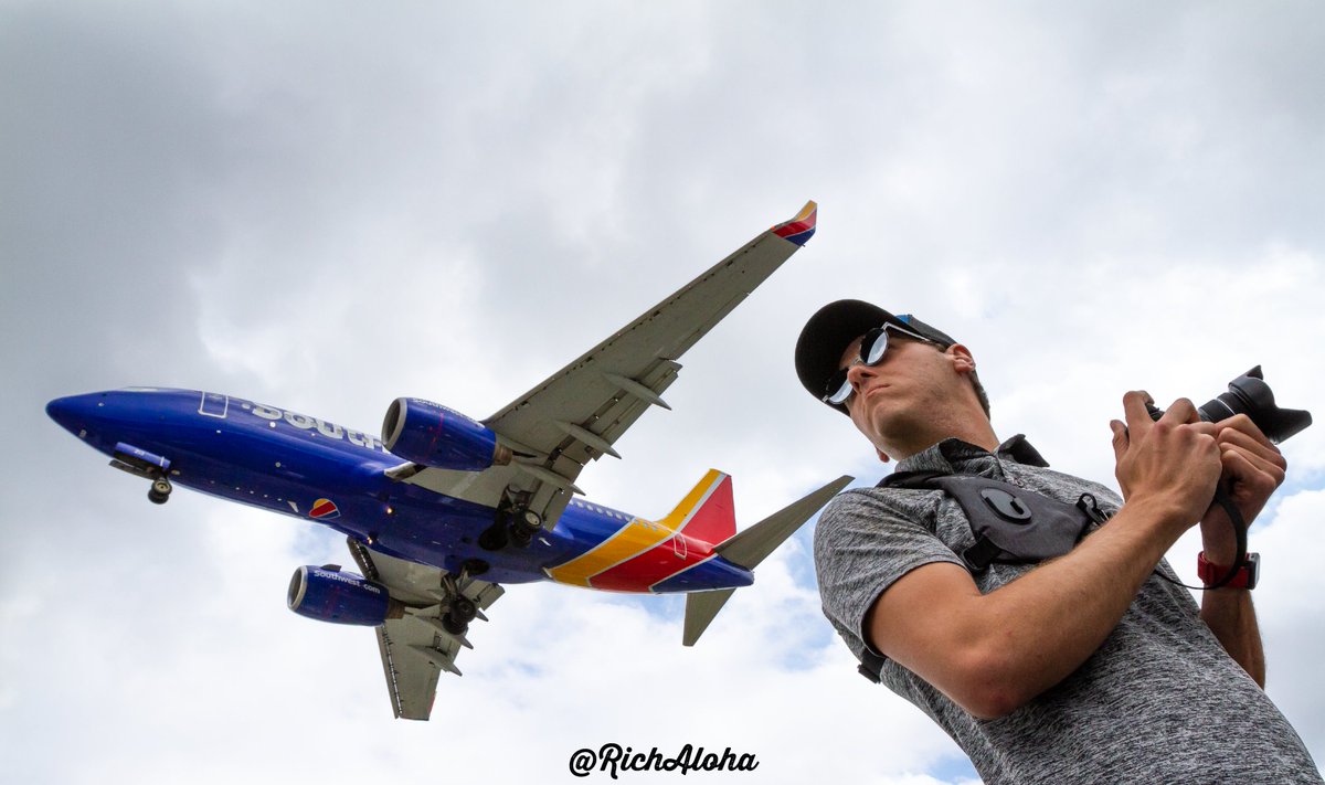 Time flies! @cotton_carrier holds a camera when ya can't! 
.
SUBSCRIBE to RICHALOHA
on @YouTube
.
Save 💵 Code 'RICH' 
. 
PC: @kvcreativetv & @Rich_Aloha
. 
#RICHALOHA #CottonCarrier #FujifilmXT4 #FujiXT4 #Canon @SouthwestAir #southwestairlines #plane #Chicago #travel #WanderLust