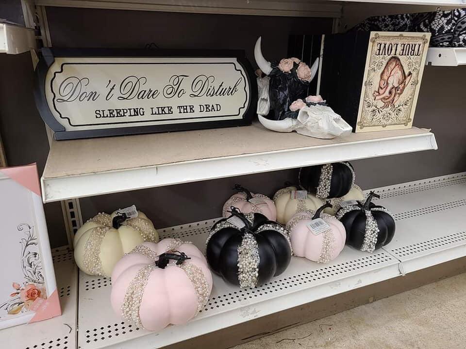 backroadxsaint's tweet photo. Ummm the michaels Halloween decor this year is my whole aesthetic and I’m obsessed 🖤💕 https://t.co/PxxZuFg8kD