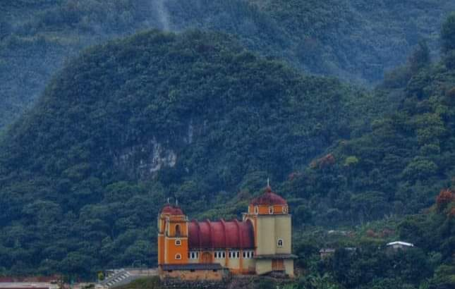 rioaxaca's tweet photo. #BuenaNoche Las maravillas de la Sierra Mixe: San Lucas Camotlán #Oaxaca. 
Con esta bella postal nos despedimos este día. 📸👉 #Zymon https://t.co/swcIfHe8hp