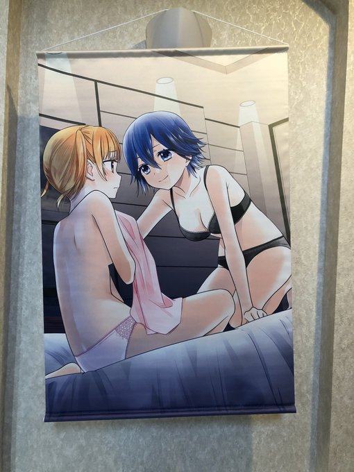 とらのあなさんの新刊特典タペストリー届きました✧*。٩(ˊᗜˋ*)و✧*。
比較がなくて分かりづらいですがかなり大きいです!!
こちらはとらのあなさん専売で、店舗・通販で販売中です!タペストリーほとんど作ったこと無かったから嬉しい(*'ч`*) 