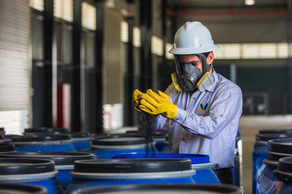 كيف يمكن أن تتحول نفايات المدن إلى مشاريع تجاريّة ناجحة؟

<a href="/Omanbeah/">بيئــة | be’ah</a> تطالعنا في العدد الجديد من مجلة #إثراء على أهم برامجها ومبادراتها لتعزيز الاقتصاد الأخضر في السلطنة 

اقرأ المزيد: bit.ly/31G5GFe