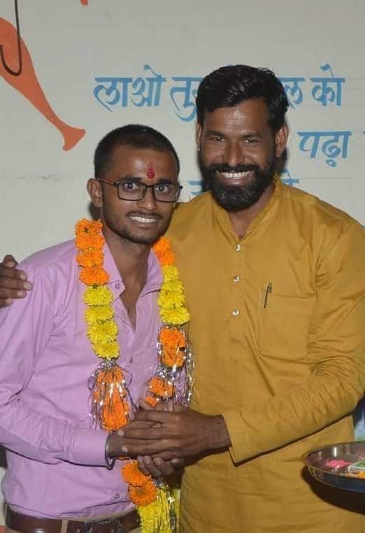 ChuvanSandeep's tweet photo. @AmritMa41146099 जन्मदिन की लख लख #शुभकामनाएं व बधाई हो #amrat ji mali ( बलोदा कोरन ) को भारत माँ का आशीर्वाद सदा आप पर बना रहे ।....💐 https://t.co/dglyEcXd66