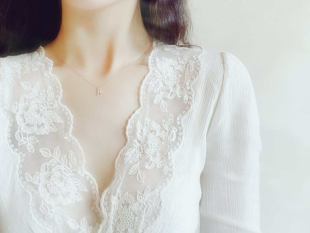 按照主人吩咐准备重新拍婚纱照啦，现在正在陪老婆选择婚纱系列，以老婆闺蜜身份来的，心里好刺激呀，等到拍的时候估计这边的摄影师不会发现原来来拍的还是我😁。顺便秀一下老婆的奶子，比我的小多了吧。 https://t.co/wAjOKGjhCh