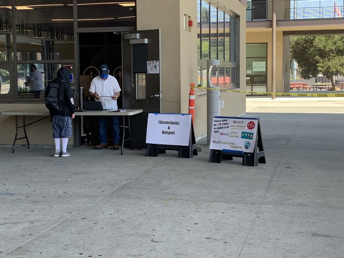 SUHSDTIDE's tweet photo. M-A welcoming the class of 2024 all week in safe socially distanced outdoor arena check in. We’re ready to launch! https://t.co/gvP0Mv4PzK