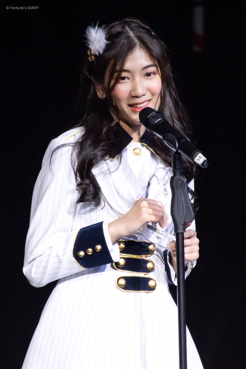 fortune_diary's tweet photo. She and her award.
.
.
Fortune CGM48

#FortuneCGM48 #CGM48 #HeavyRotationTH #BNK48 #TeamNextGirls #WinkWa3Kai
#FortuneDIARY #FortunePhotographDiary https://t.co/KCcy2ZkqXs