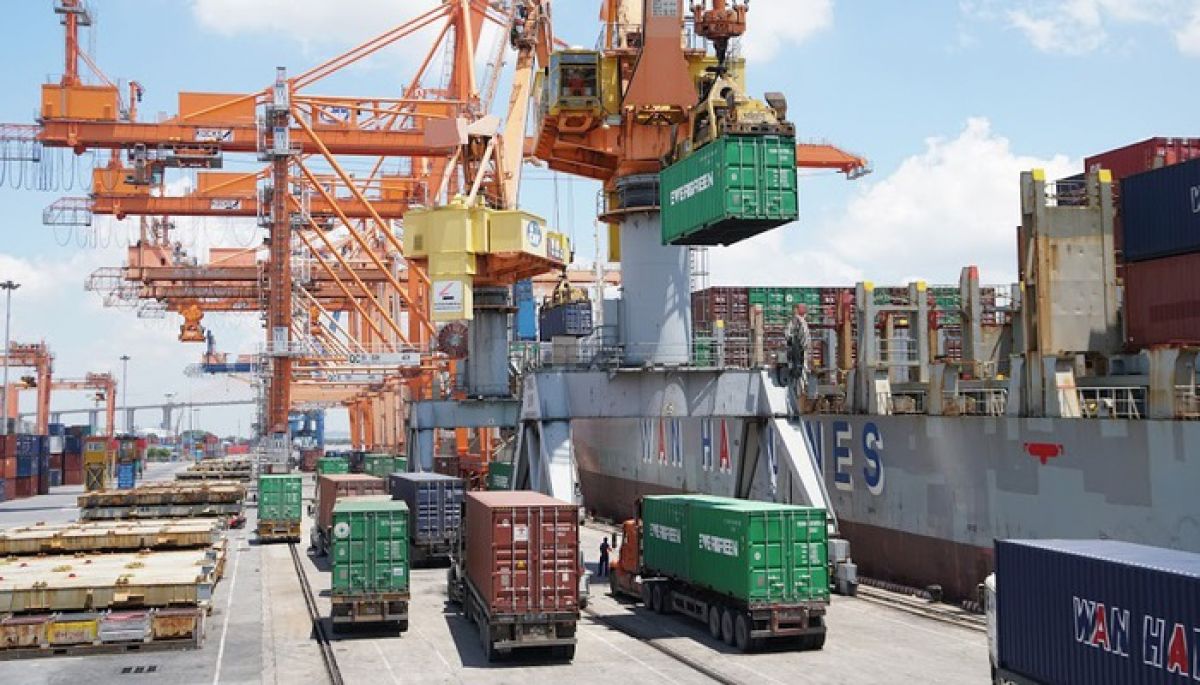 Hanoitimes2's tweet photo. Vietnam posts record high monthly trade surplus of US$2.8 billion in July #Vietnam #tradesurplus #recordhigh #July #7months #GDVC #customs #China #diversification #tradewar #UnitedStates #EU #EVFTA
https://t.co/sETGZjD3kG https://t.co/7kO24cLeQO