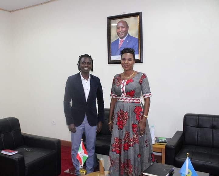 IntaheJournal's tweet photo. Pour la Première Dame du #Burundi @Burundi1stLady
,  @FrancineNiyons4 ''est plus qu’une excellente athlète, elle est une icône et une véritable inspiration pour la jeunesse du Burundi @femmeintwari @WmenOfDestiny @UN_Women @MinistereDPHASG https://t.co/eyzlHBjR3u