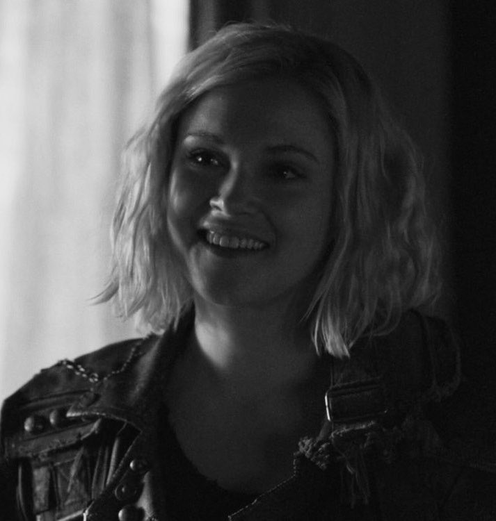 BlissfulxBlake's tweet image. Well you look like yourself
But you're somebody else
Only it ain't on the surface