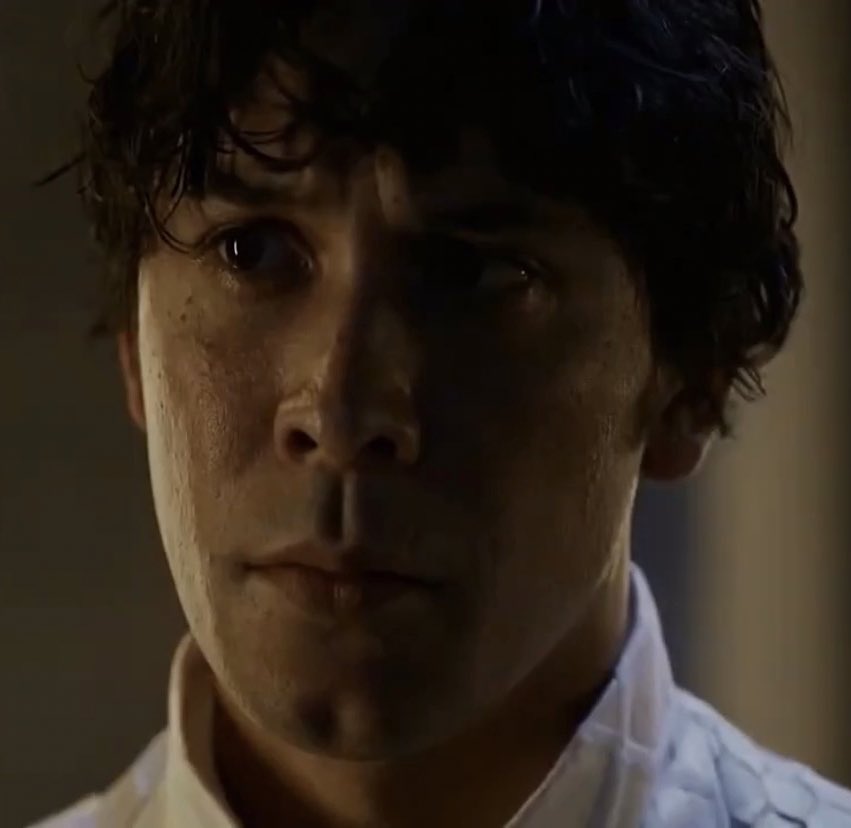 BlissfulxBlake's tweet image. Well you look like yourself
But you're somebody else
Only it ain't on the surface