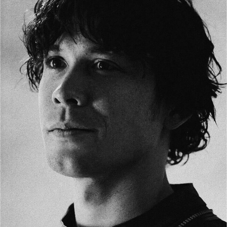 BlissfulxBlake's tweet image. Well you look like yourself
But you're somebody else
Only it ain't on the surface