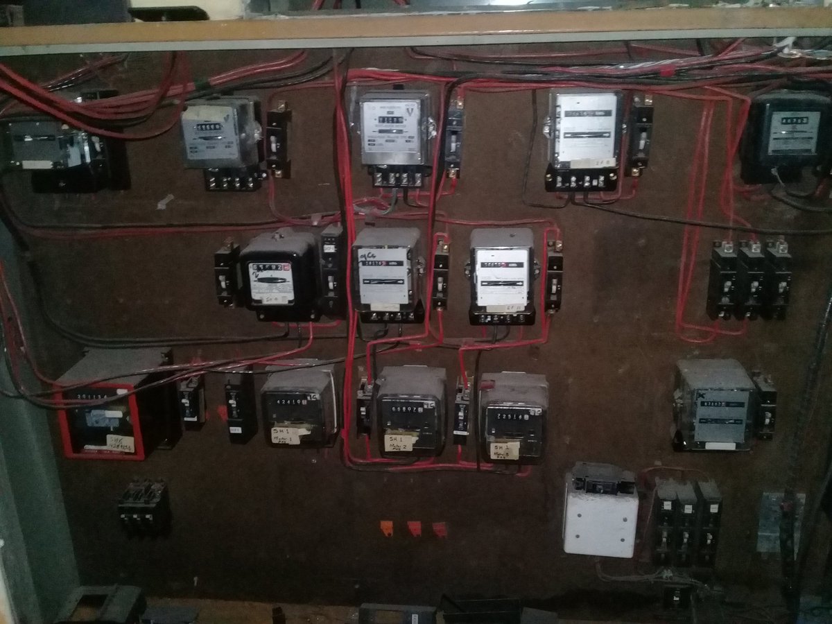 hustlerinno's tweet photo. For all your electrical work 
Call / WhatsApp: 0781635004 https://t.co/zKr5PS6uWM