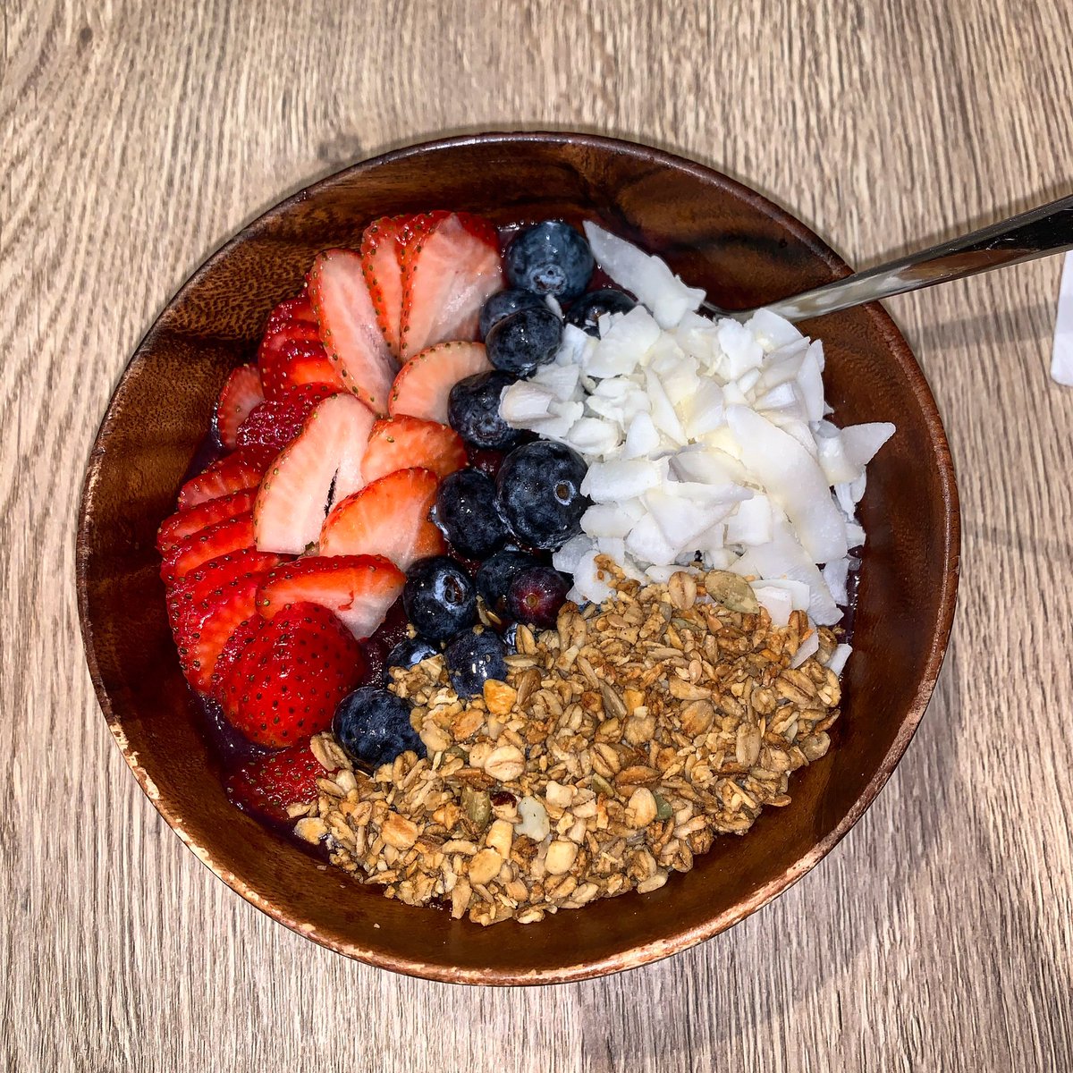 DanyaNasser's tweet photo. Açaí for breakfast or dessert? 🍓 https://t.co/Zwryfv9nuW