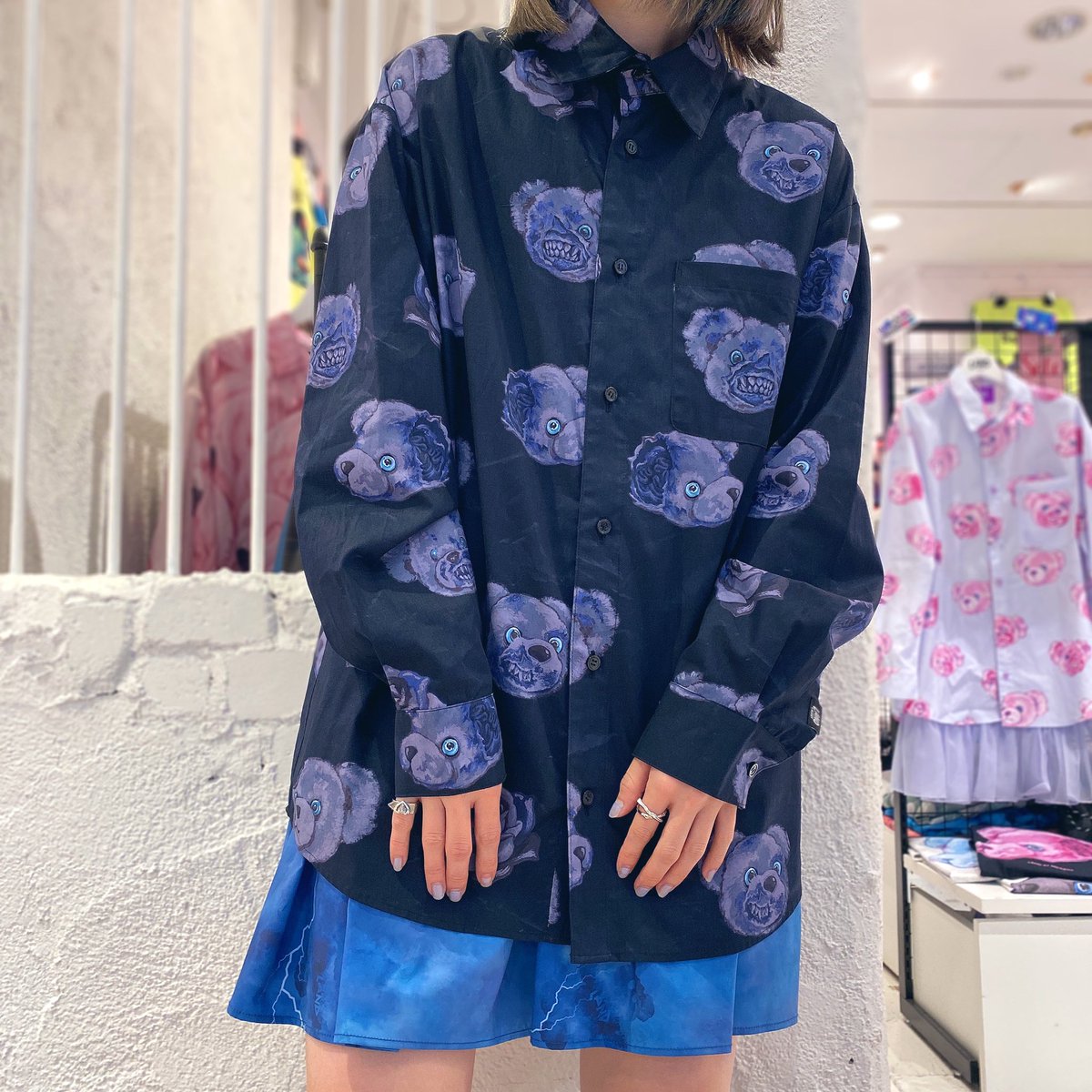 land_osaka's tweet image. 【ローズジャム シャツ】
color：ブラックベース
size：free

#milkboy
#landbymilkboy
#rosejam 
#bear 
#shirts 
#limitededition 
#umeda
#umedaest