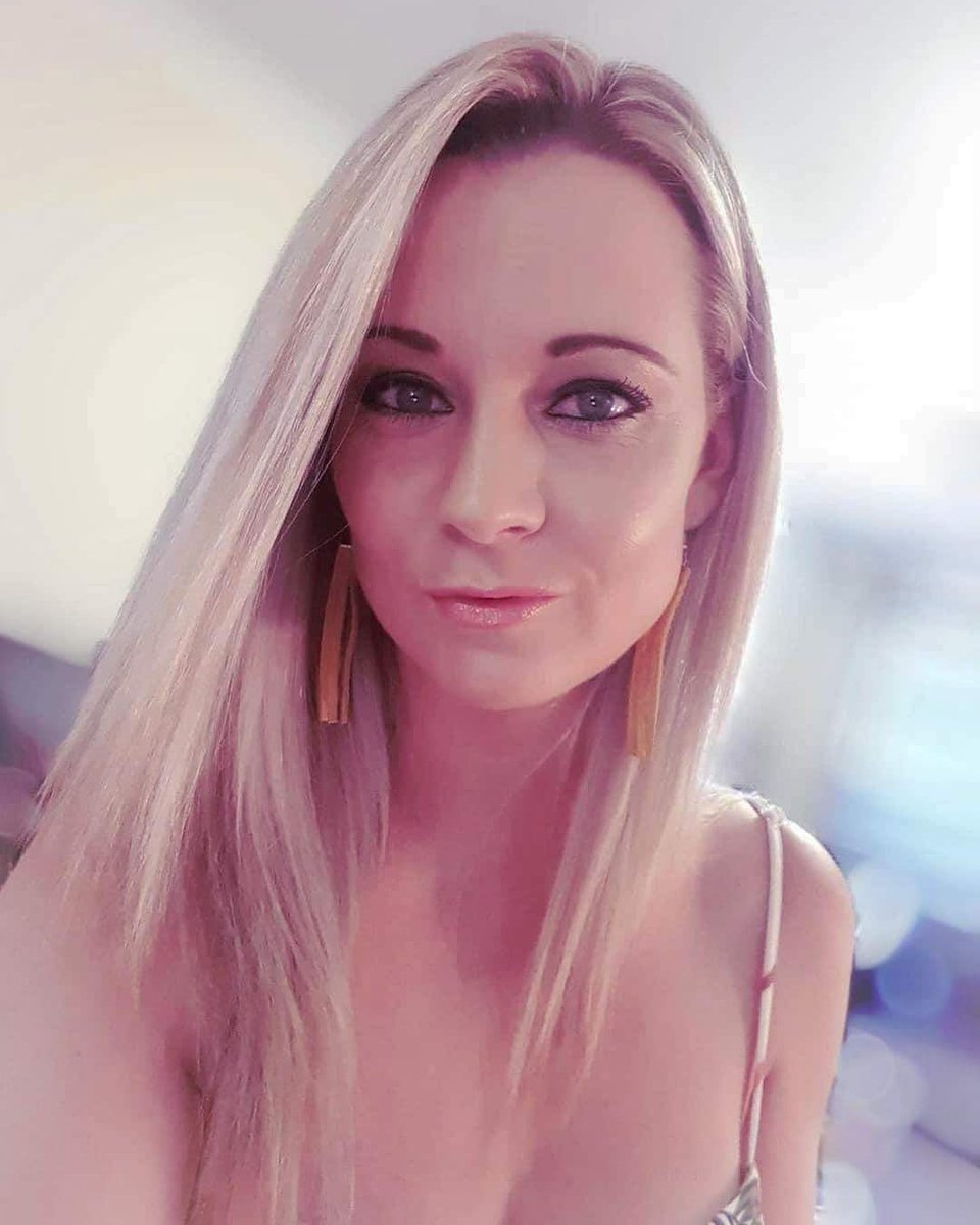 "Doen en wees elke dag wat God in jou oor fluister. Bly in Sy wil. Die mensdom is leeg, stel teleur en sal altyd by jou wil vat om iets by jou te kry. God gee Sy opregte Liefde,tyd en raad omdat Hy die beste vir JOU wil hê. Bly naby HOM, IN HOM,Lewe vi.... m.facebook.com/story.php?stor…