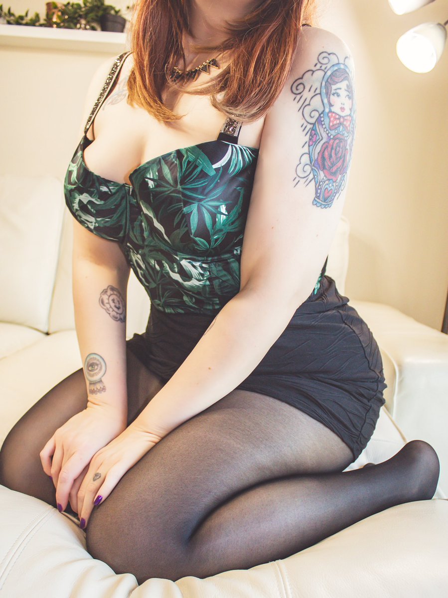 kungfukandyx's tweet photo. Get you a girl that can do both 💖

#pantyhose #kawaii #splitpersonality #cuteandsexy #cutegirl #altgirl #hotgirls #cosplayergirl #curvygirl #hotwife #onlyfansgirl https://t.co/Ipk2eCxmU2