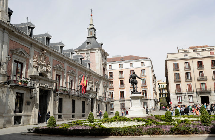 📢 Madrid te espera, #VuelvealCentro y participa en las visitas guiadas al precio simbólico de un euro para disfrutar del patrimonio histórico, cultural y gastronómico de nuestra ciudad. 

👉bit.ly/3g12p8R
#VuelveaMadrid