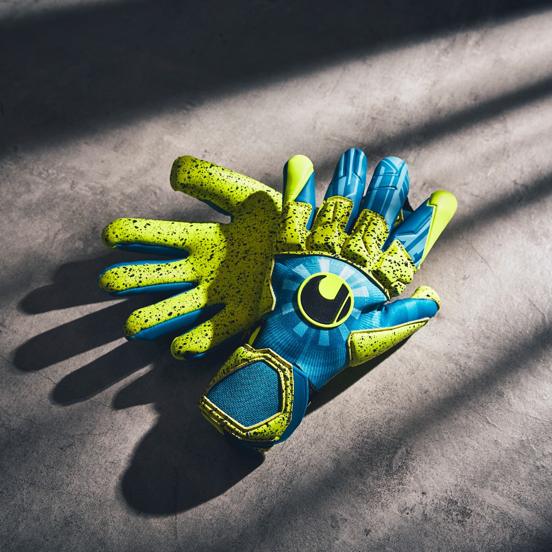 ProD_Keepers's tweet photo. Total Control 🔵⚡
Supergrip latex features Integrated high grip elements on the palm to give you total control over the ball.
Save up to 40% on the Radar Control range with today's daily win
#pdkeepers #unlockreward #uhlsport #radarcontrol
https://t.co/Ts396FXKbJ https://t.co/EvsX6DkTxL