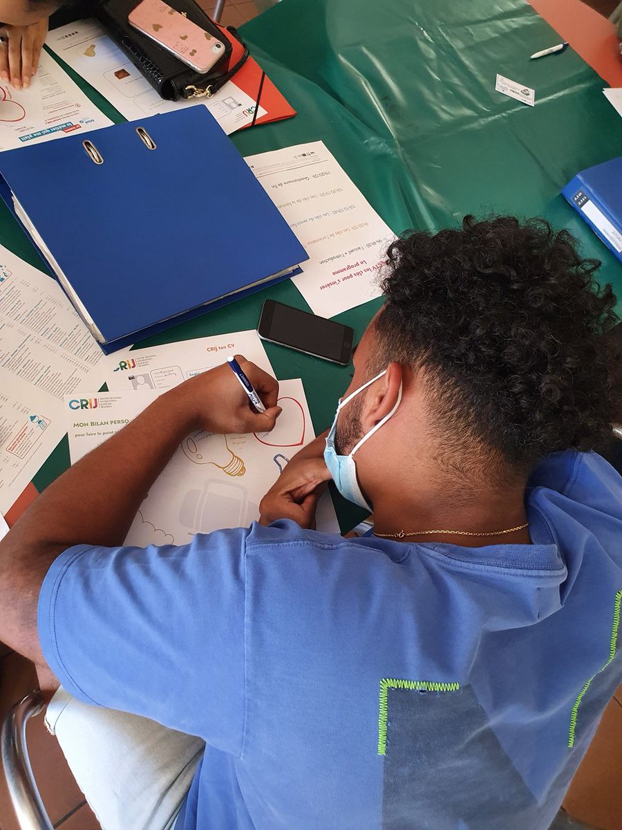 CRIJ974's tweet photo. Retour sur notre #evenement d'hier, CRIJ Ta vie- Les Clés pour s'insérer  !🔑
L'occasion de découvrir les principaux acteurs et les formations existants à La Réunion, définir sa voie professionnelle et valoriser sa candidature😊

#LaReunion #MInserer #InfoJeunesse https://t.co/S5UbSzU0In