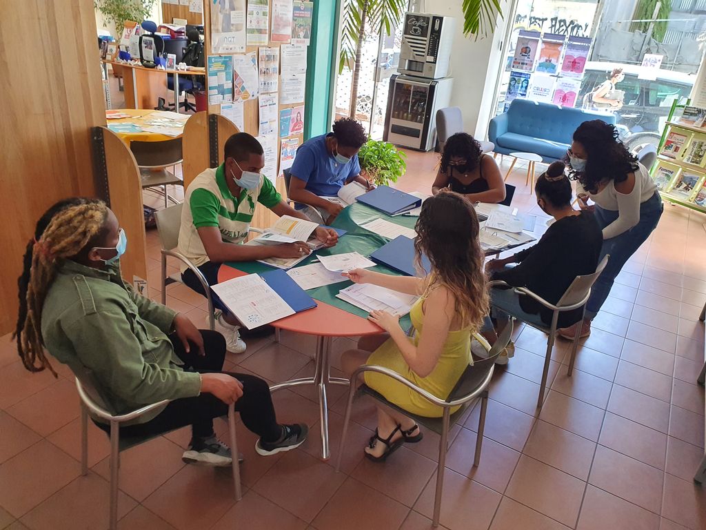 CRIJ974's tweet photo. Retour sur notre #evenement d'hier, CRIJ Ta vie- Les Clés pour s'insérer  !🔑
L'occasion de découvrir les principaux acteurs et les formations existants à La Réunion, définir sa voie professionnelle et valoriser sa candidature😊

#LaReunion #MInserer #InfoJeunesse https://t.co/S5UbSzU0In
