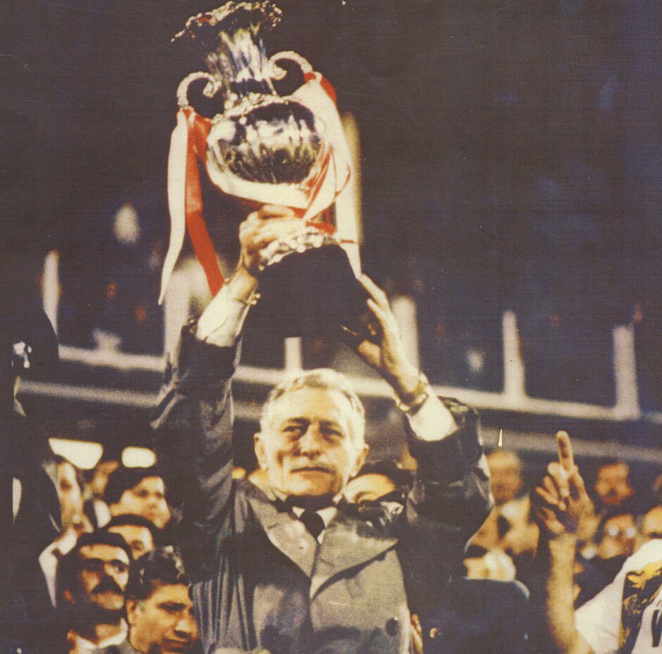 Hakkımızla alınan kupalar, gururla andığımız anılar, tertemiz bir tarih...

Bizlere bıraktığın Beşiktaş için sana minnettarız. #SüleymanSeba