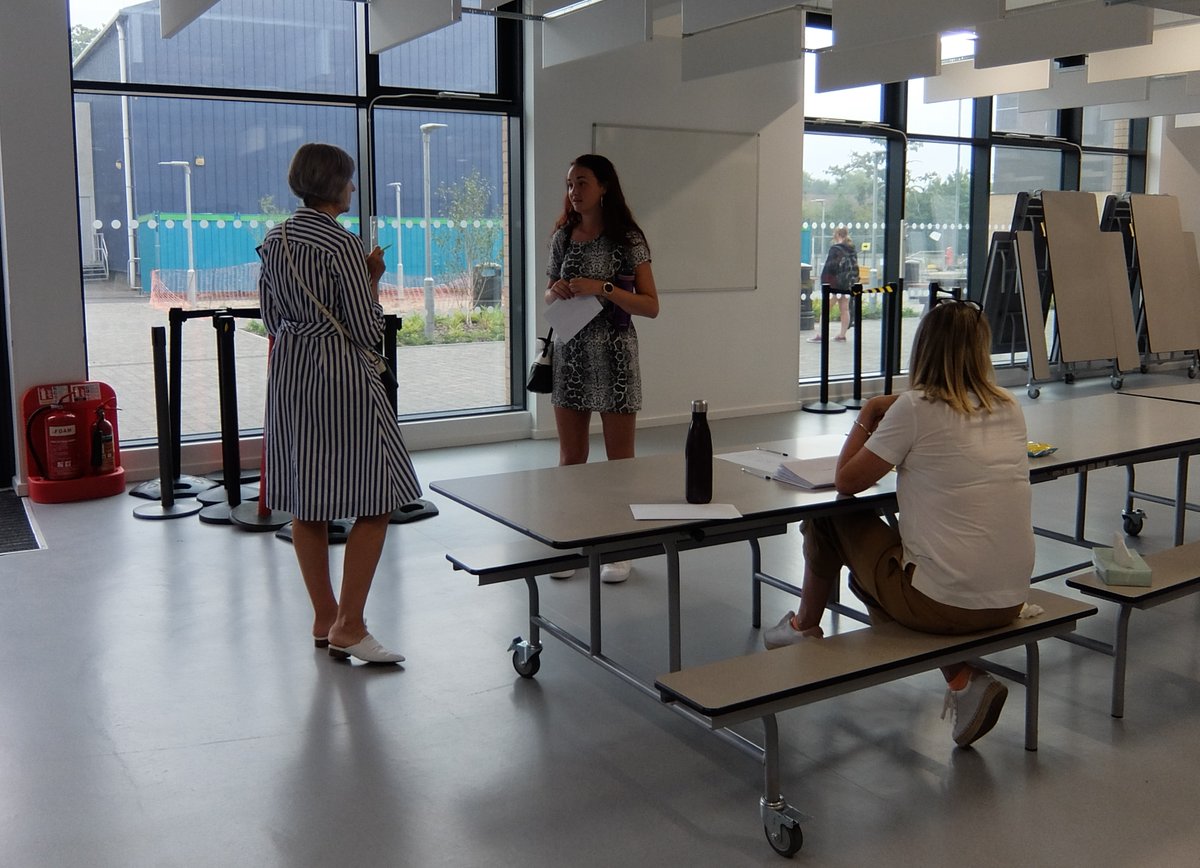 Brakenhale's tweet image. Congratulations to our students celebrating their outstanding A Level results this morning! #teambrakenhale