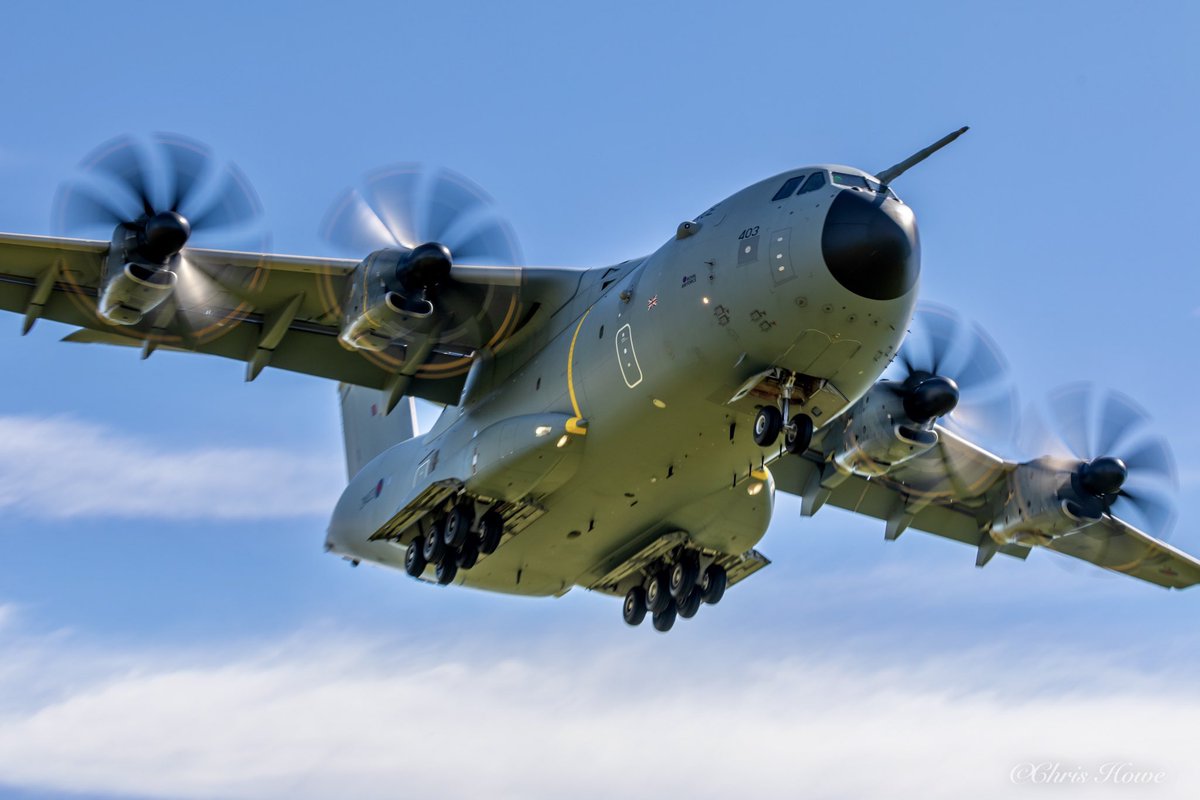 Atlas @70SqnA400M on approach To meet the requirement of soft-field landing for unprepared runways, each of the main landing gears consists of 3 independent twin-wheel assemblies housed in the aircraft's aerodynamic fuselage. @LeadershipNext1 Designed by @SafranLandingS