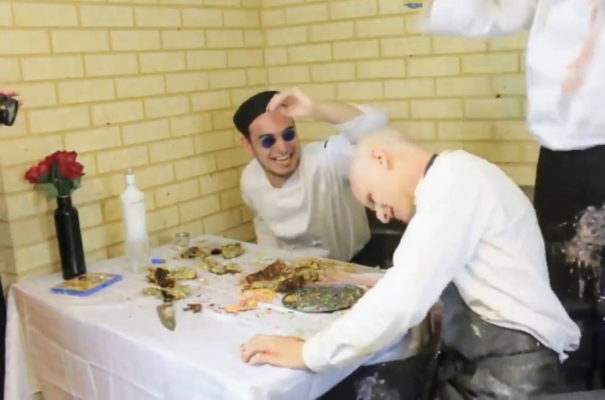 Wilburgur_'s tweet photo. Hair cake was one of my all time favourite yt vids. Rip https://t.co/BSgPjkl7pn