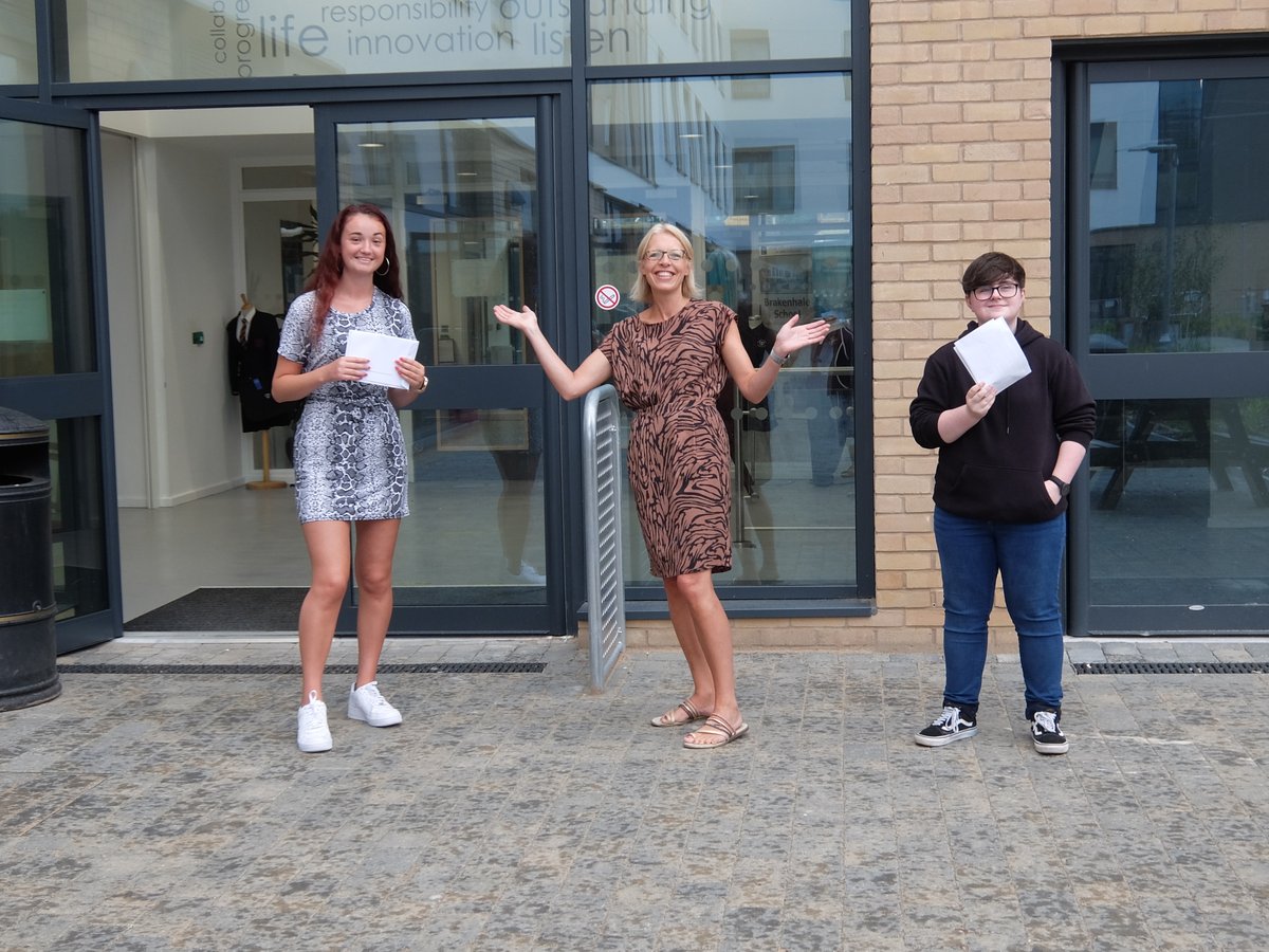 Brakenhale's tweet image. Congratulations to our students celebrating their outstanding A Level results this morning! #teambrakenhale