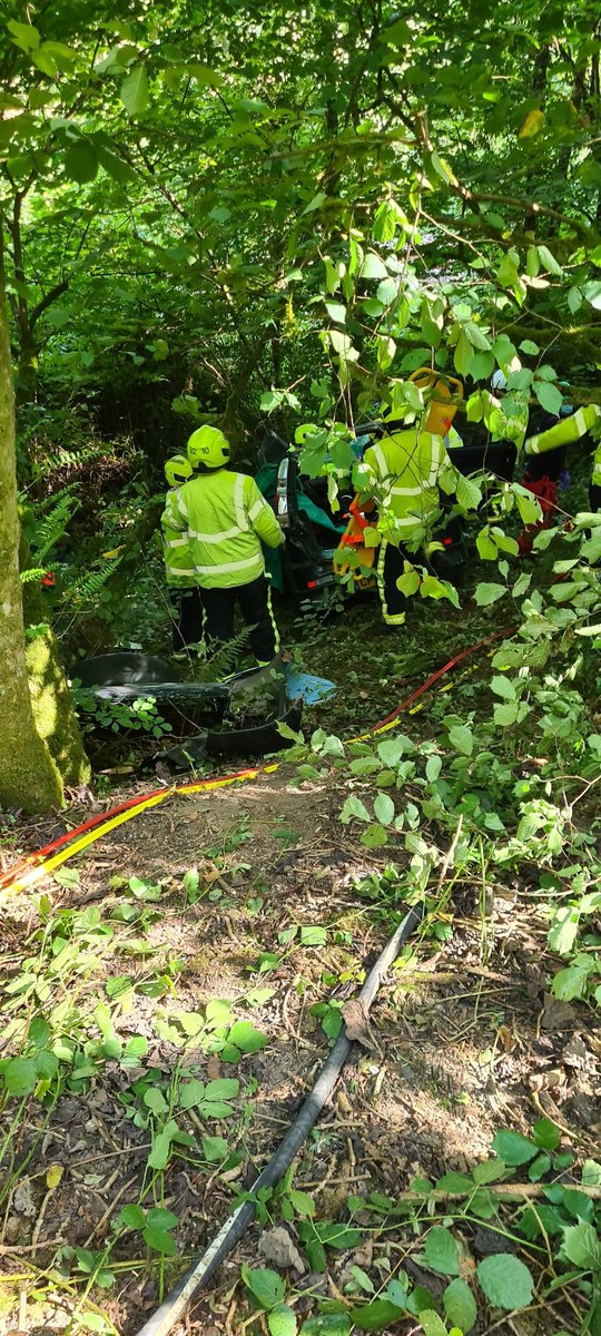 🚒SHOUT🚒

This afternoon during an SRT drill, Blue Watch were called first to a small animal rescue and then to an RTC. A car had left the road on the A377. With Chulmleigh's crew and the air ambulance we extricated the driver to a waiting ambulance.