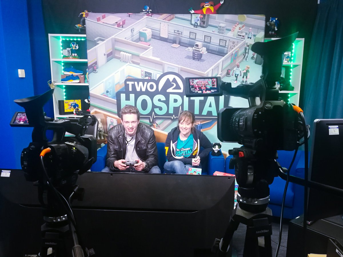 Anna_Chess's tweet photo. Long overdue video about the time @CallMeKevin1811 (aka Doctor Kevin) and I visited the @SEGA headquarters for the Console Launch of @2PointHospital (we had a blast!): https://t.co/00fil5bjBA 🤟 

#throwbacktogoodtimes https://t.co/zxQnYuQrU2