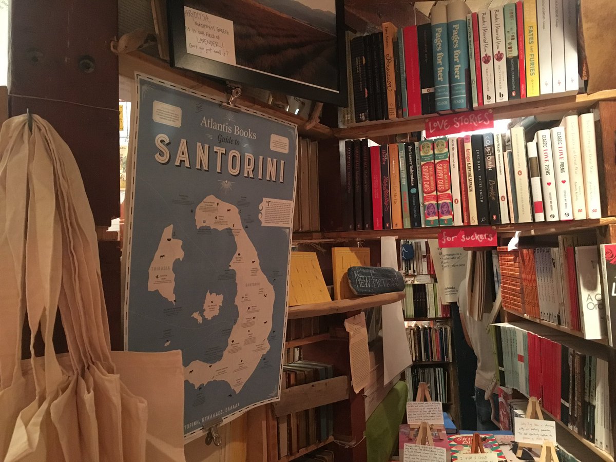 marinajournal's tweet photo. 3 años han pasado y todavía no he superado esta librería de Santorini #AtlantisBooks https://t.co/YQzTEF7ggt