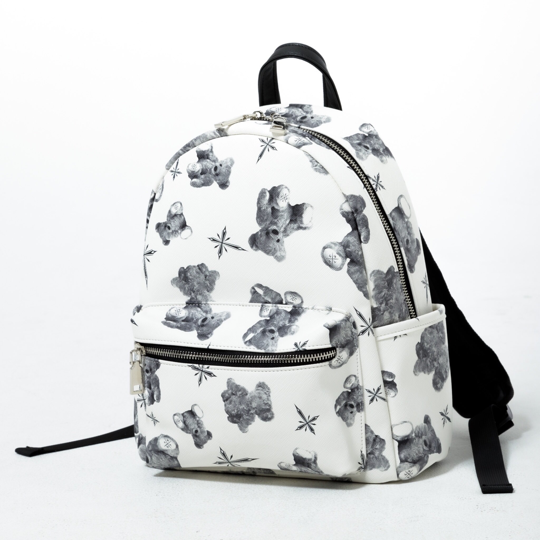 最終値下げ！TRAVAS TOKYO☆クマ 総柄PUレザーバックパック ホワイト 