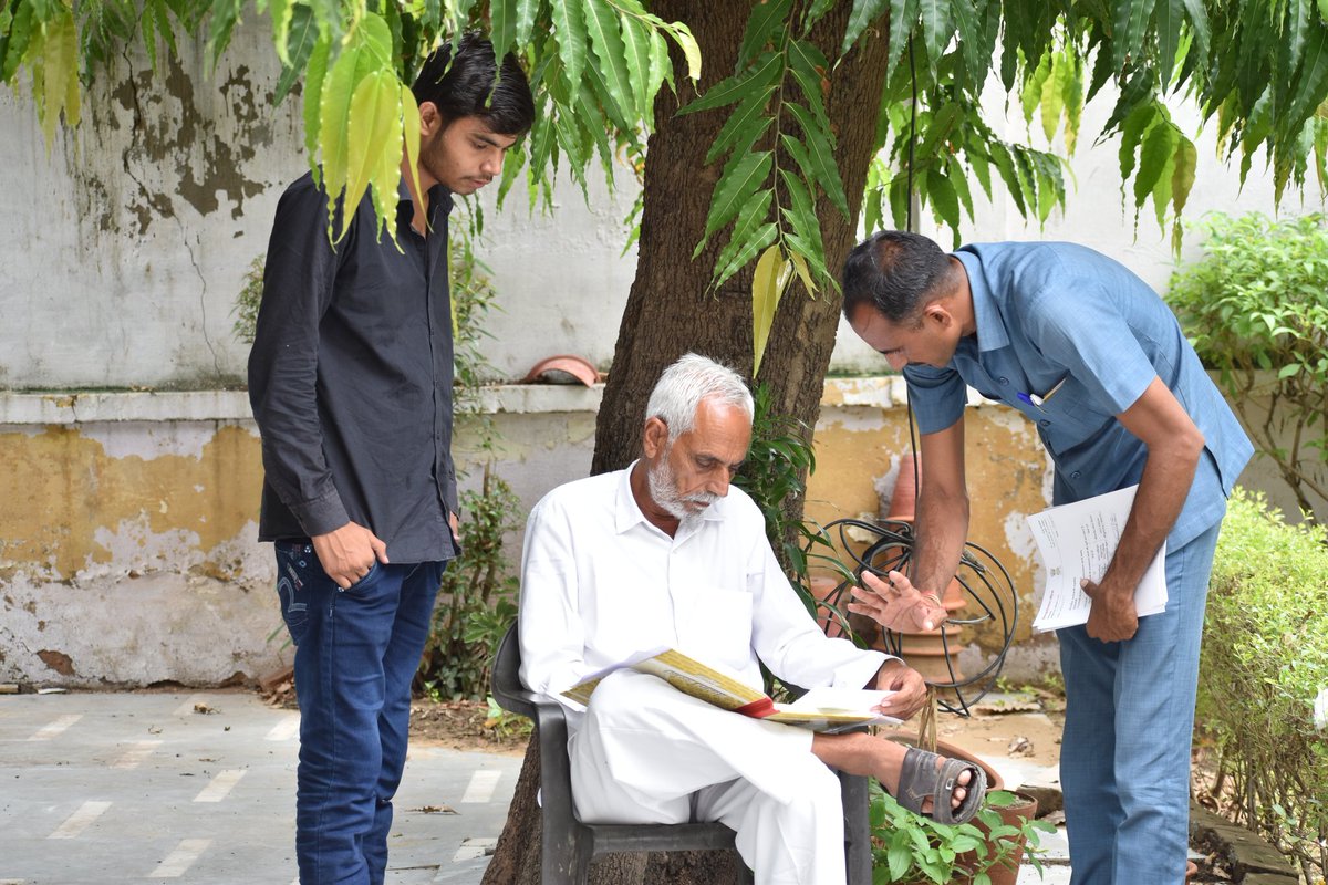 GirdhariMahiya's tweet photo. विधानसभा सत्र आहूत होने की पूर्व संध्या पर गुरुवार को जयपुर स्थित विधायक आवास पर जनहित से जुड़े मुद्दों को अंतिम रुप दिया। https://t.co/gm1xSEzWCs