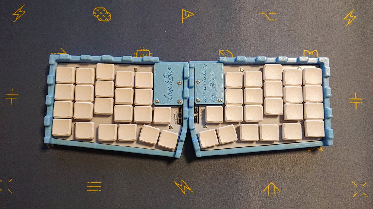 lixs__'s tweet photo. 持ち運び用のキーボード完成！！
キーボードの名前をlunchboxとしたときから計画していたことがやっとできました。
#自作キーボード https://t.co/3nKjUanc19