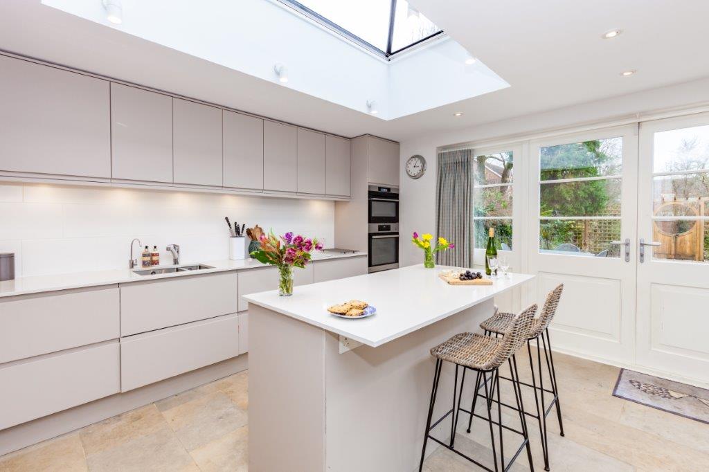 🏡SHORT LET🏡We recently launched this three bedroom #shortlet on the #Oxford Canal. Three large double bedrooms, garden with terrace &amp; dining table, office next to the canal &amp; off road parking 🥂🍾☀️ 👉🏽 bit.ly/2PNnKYH-Southm…

#selfcatering #visitoxford #citybreak #airbnb